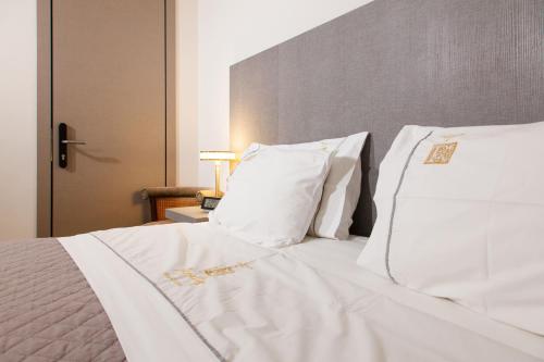 Standard Double Room image 8