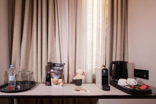 Standard Double Room image 5