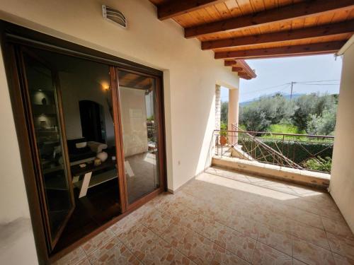 Erkély/terasz, Spiti Loggos in Longos Aegio