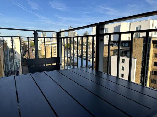 Limehouse 1-Bed Sleeps 4 2-Min To Station - image 8