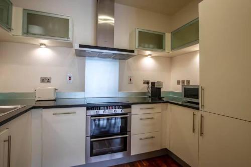 Stylish Penthouse Canary Wharf - main image