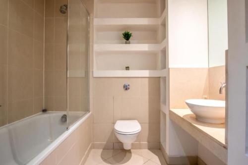 Canary Wharf Luxury 2-bed 2-bath Stay - main image