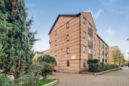 Waterside 1-Bed Sleeps 4 Near Canary Wharf - image 8