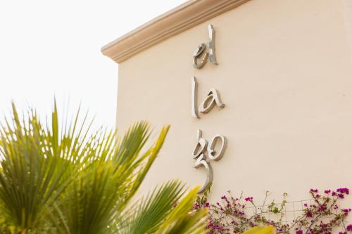Luxurious frontline golf apartment in Elviria - image 4