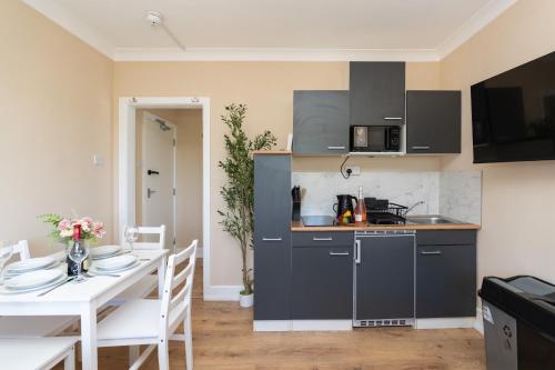 Open Mind Property - Studio for FOUR in Talbot and Branksome Woods