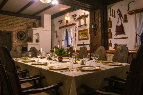 Hanul Răzeșilor - Cinstim tradiția Moldovei (Hanul Razesilor - Cinstim traditia Moldovei) in Hanul Ancuței