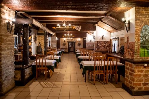 Hanul Răzeșilor - Cinstim tradiția Moldovei (Hanul Razesilor - Cinstim traditia Moldovei) in Hanul Ancuței