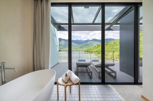 Μπάνιο, Kvareli Lake Resort in Κβάρλις