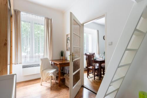Cozy Jungle Apartment, Прага (фото 8)