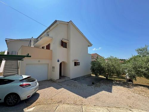 Apartment with Garden View image 8