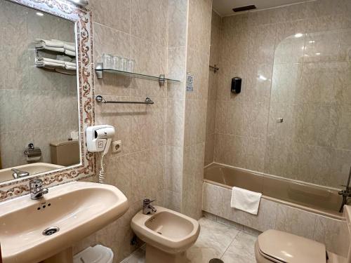 Hostal Toledo - image 14