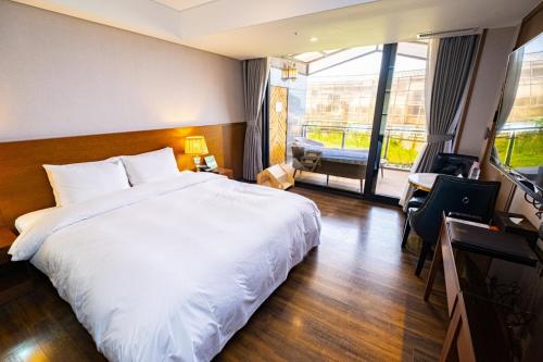 Limited Offer - Terrace Double Pet-Friendly