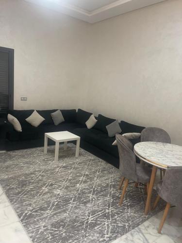 Ocean park , for married couples and families only , Luxury fully furnished one bedroom flat next to zenata beach with five avialable swimming pool at the compound, Casablanca (fotografie 7)