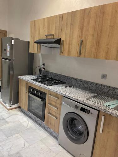 Ocean park , for married couples and families only , Luxury fully furnished one bedroom flat next to zenata beach with five avialable swimming pool at the compound, Casablanca (fotografie 9)