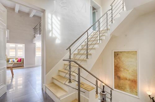 Palatial Flat inside Bright Duplex Penthouse, La Valette (photo 4)