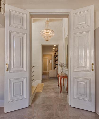 Palatial Flat inside Bright Duplex Penthouse, La Valette (photo 7)