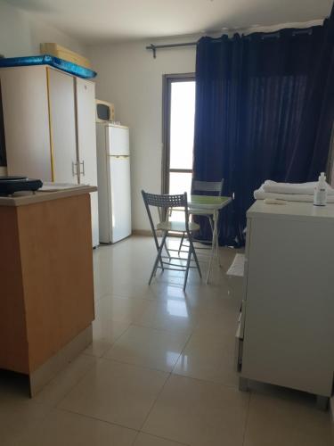 1 комнатная квартира с личной крышей (1 комнатная квартира с личнои крышеи) in Ramat Gan