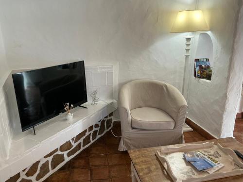 Two-Bedroom House image 5