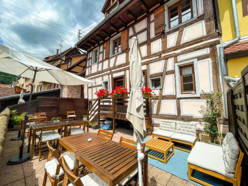 ระเบียง/ชานเรือน, La Maison Bleue - Historic House in the Heart of Riquewihr in ริควิ