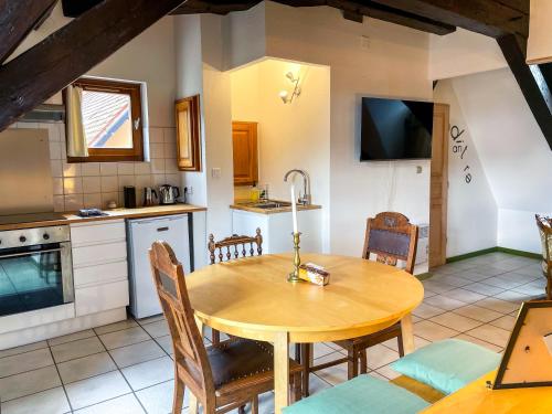 ห้องครัว, La Maison Bleue - Historic House in the Heart of Riquewihr in ริควิ