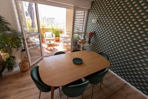 Apartment with terrace and view of Paris - image 9