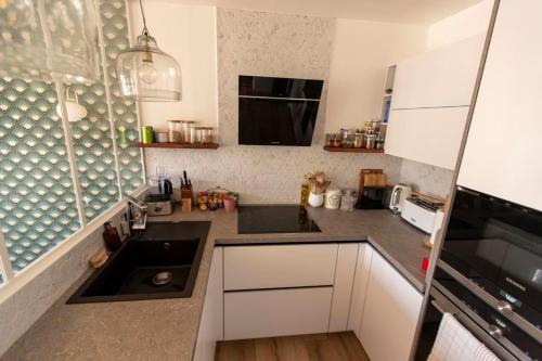 Apartment with terrace and view of Paris - image 12