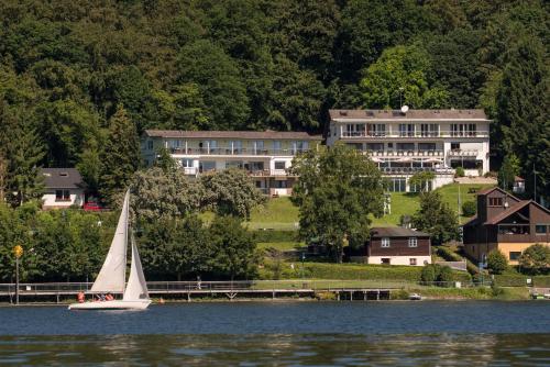 PlusNaturHotel direkt am Ederseeufer Waldhotel Wiesemann und Ferienapartments in Waldeck, Deutschland