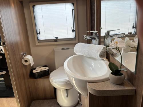 4 Guests - Pet Friendly - Durham Caravan Retreat, Дарем (фото 6)