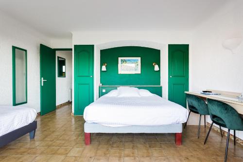 HOTEL LA QUIETUDE - Tap to explore photos