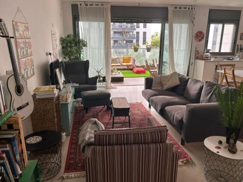 Elegant 4-Bedroom Apartment In Herzliya in Herzliya City Center