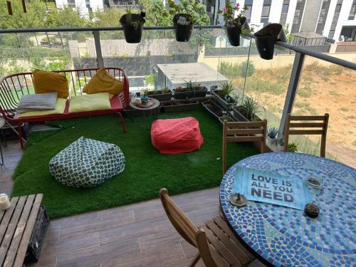 Elegant 4-Bedroom Apartment In Herzliya in Herzliya City Center