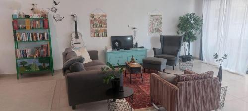 Elegant 4-Bedroom Apartment In Herzliya in Herzliya City Center