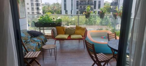 Elegant 4-Bedroom Apartment In Herzliya in Herzliya City Center