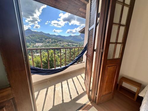 Mountain view, fireplace and private hot tub