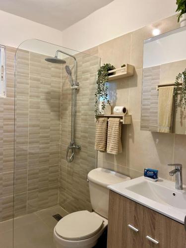 Cozy 2 bdr condo with pool area and free WIFI - image 5