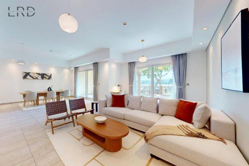 Spacious 3BR Townhouse - Resort-Style Living!, Dubaï