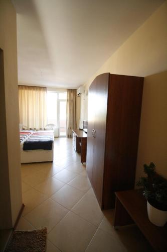 Double or Twin Room with Terrace image 9