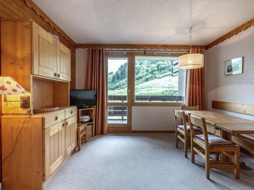 Méribel Mottaret : Appart. Confortable 2 Ch, Balcon, Ski-In/Ski-Out - FR-1-355-50 (Meribel Mottaret : Appart. Confortable 2 Ch, Balcon, Ski-In/Ski-Out - FR-1-355-50) in เมอริเบล มอตตาเรต