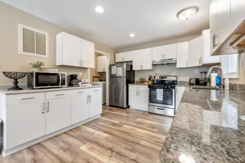 Pike Lake Landing Wking Bed Suite! in Warsaw, USA