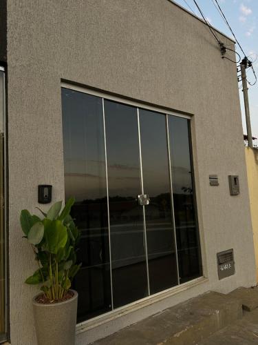 Ieeja, Suíte com Entrada Independente em mineiros (Suite com Entrada Independente em mineiros) in Mineiros