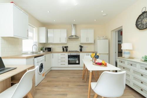 Зручності, Canterbury Family Home in Sholing