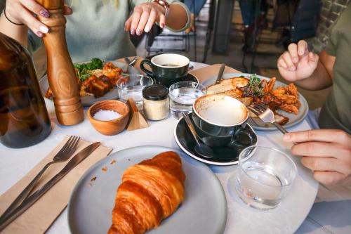 Food and beverages, The Z Hotel Strand in West End Soho