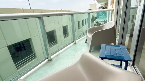 The Tides 1bedroom apt 3rd floor We are on the Beach! thumb 4