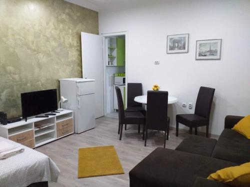 One-Bedroom Apartment image 6