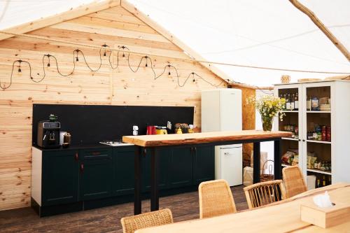 köök, bosco glamping in Wolborz