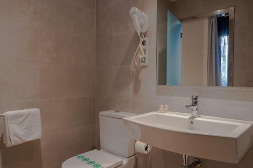 Hostal Bcn 46 - image 6