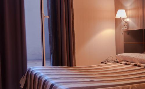 Hostal Bcn 46 - image 2