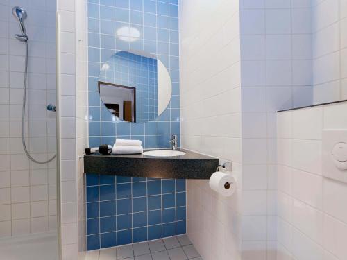 Single Room image 3