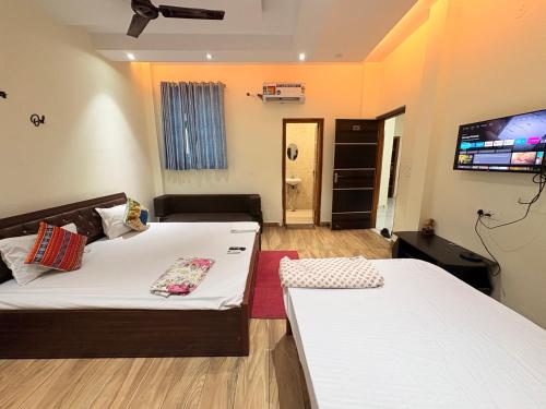 2 bedrooms, 3 beds
