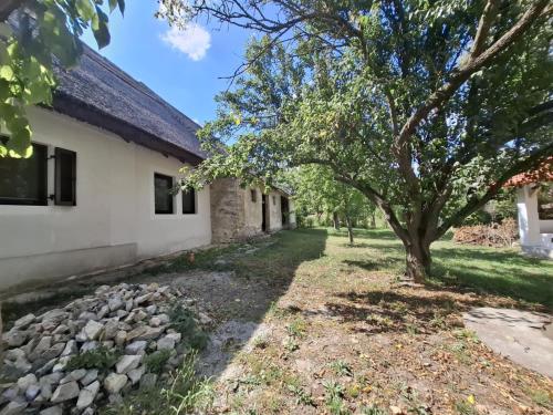 Nádtető Napsugár (Nadteto Napsugar) in Pécsely